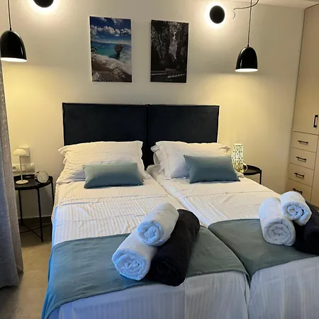 South Palms Luxury Holiday home *